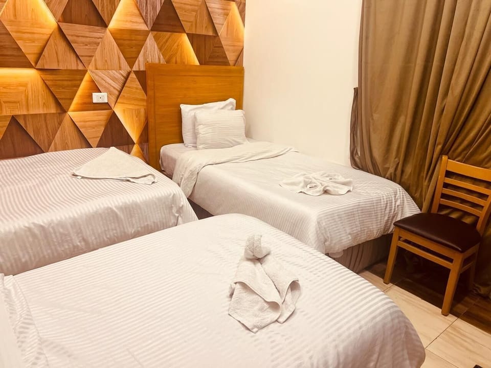 Egyptian cotton sheets, premium bedding, Select Comfort beds, minibar