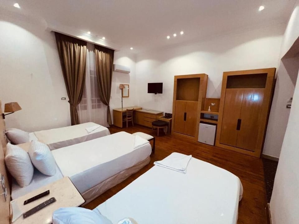 Egyptian cotton sheets, premium bedding, Select Comfort beds, minibar