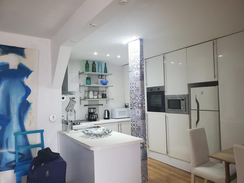 Apartment | Private kitchen | Fridge, microwave, oven, stovetop
