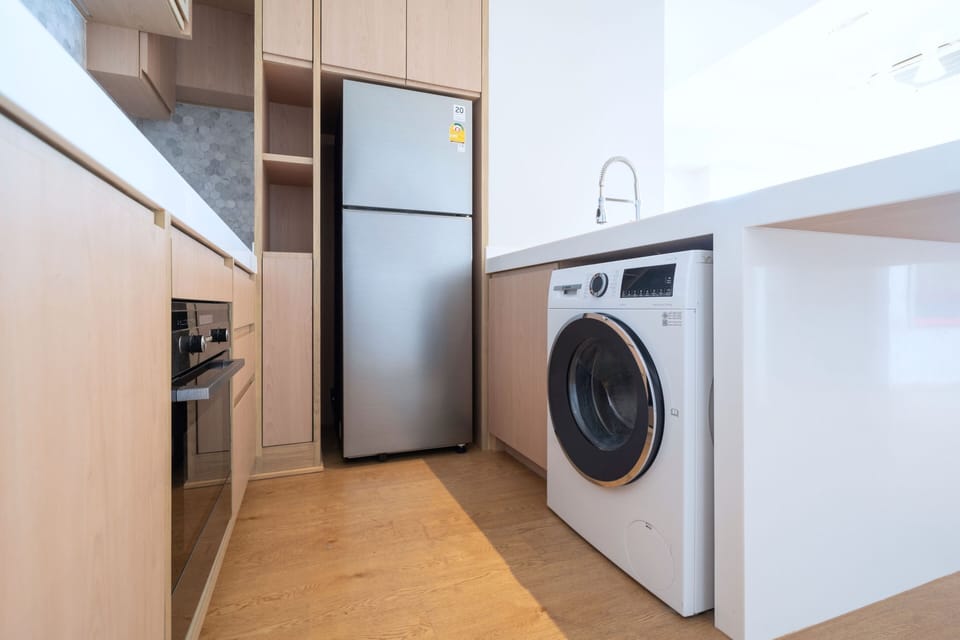 Exclusive Apartment, 2 Bedrooms, Balcony, Ocean View | Laundry