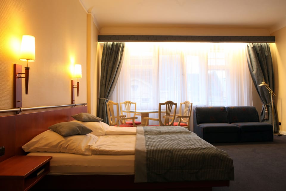 Hypo-allergenic bedding, minibar, in-room safe, individually furnished
