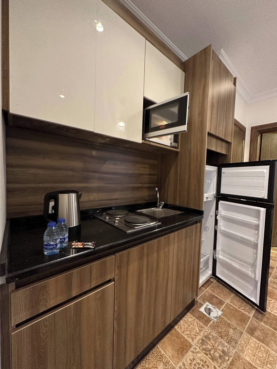 Apartment, 1 Bedroom, Balcony, City View | Interior