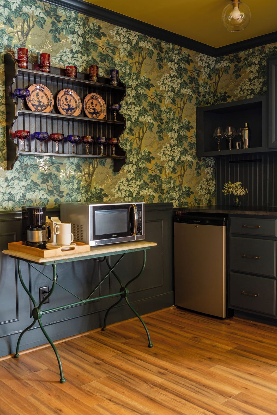 Belladonna | Premium bedding, free minibar, in-room safe, iron/ironing board