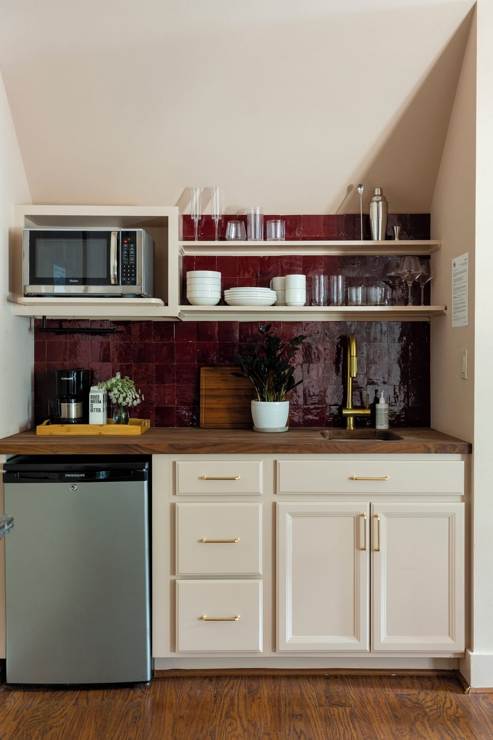 La Hermosa | Private kitchen | Microwave, coffee/tea maker