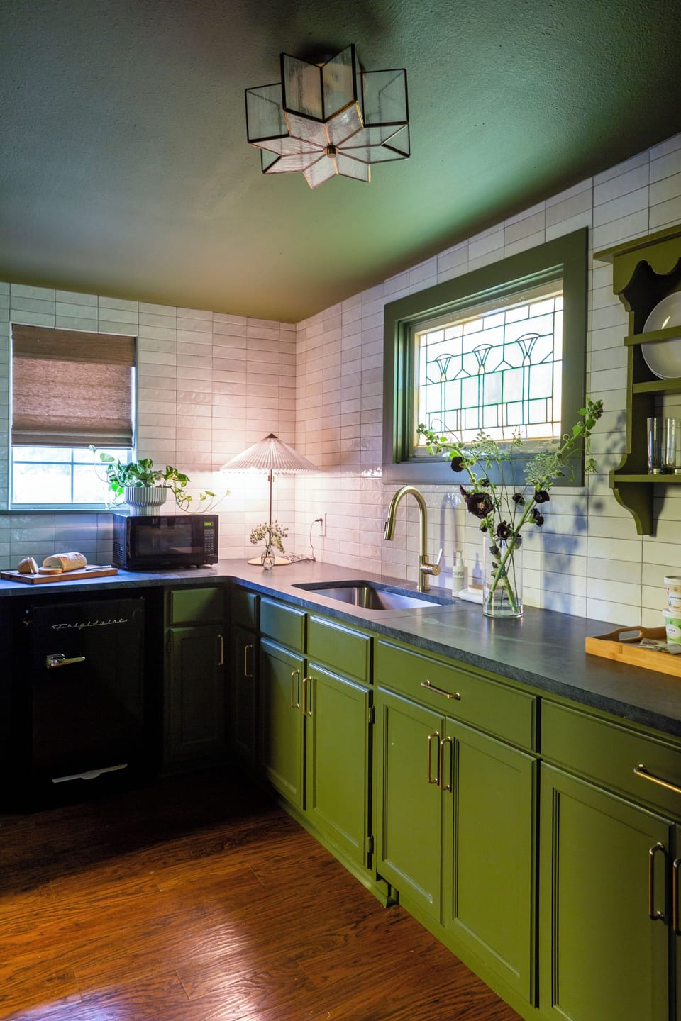 La Foret | Private kitchen | Microwave, coffee/tea maker