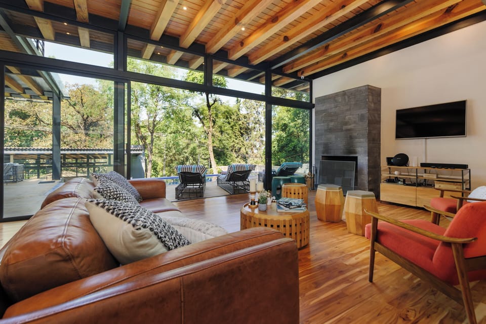 Deluxe House | Living room | 60-inch flat-screen TV with digital channels, fireplace