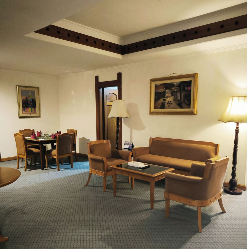 Presidential Suite, Garden View | Desk, free WiFi, bed sheets