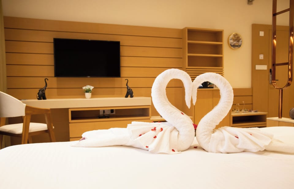 Deluxe Double Room | Desk, iron/ironing board, free WiFi, wheelchair access