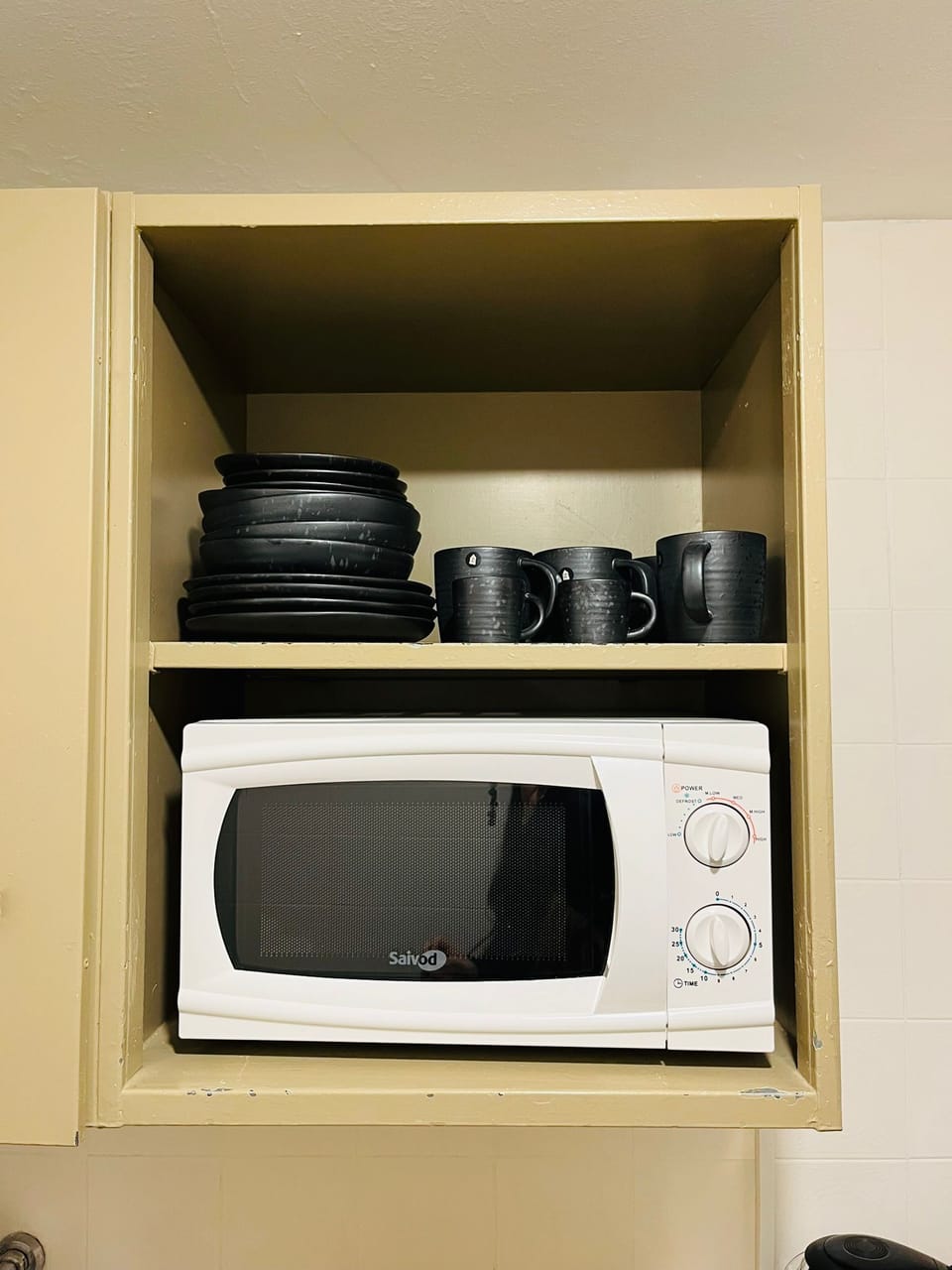 Standard Room | Private kitchen | Mini-fridge, microwave, cookware/dishes/utensils