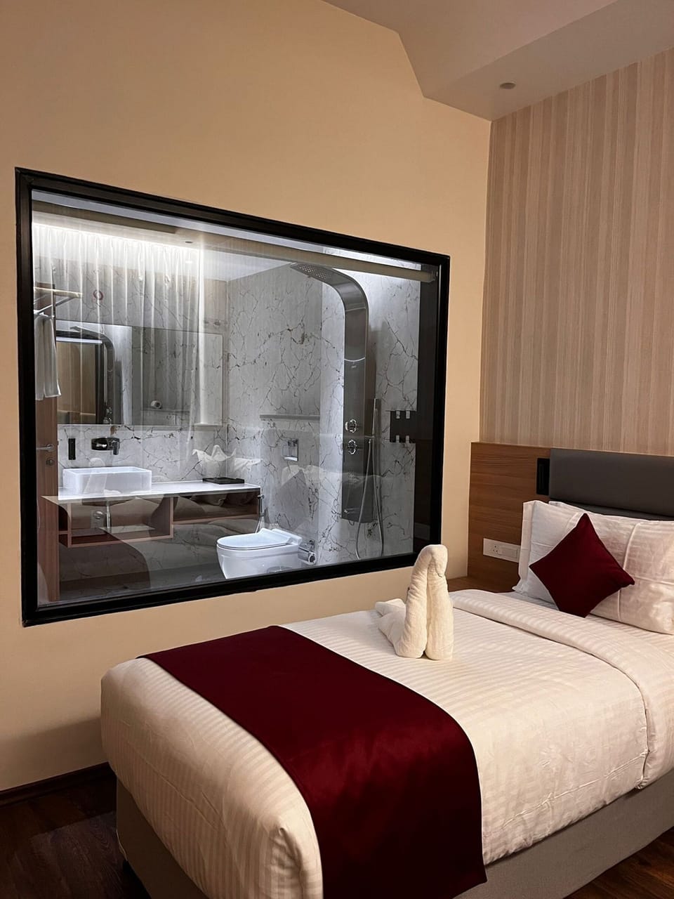 Deluxe Twin Room | Premium bedding, bed sheets