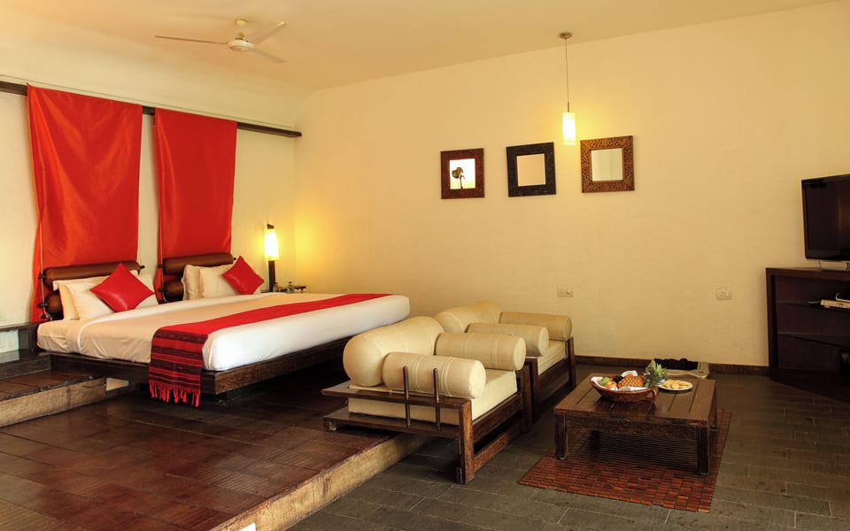 Executive Room | Hypo-allergenic bedding, in-room safe, blackout drapes