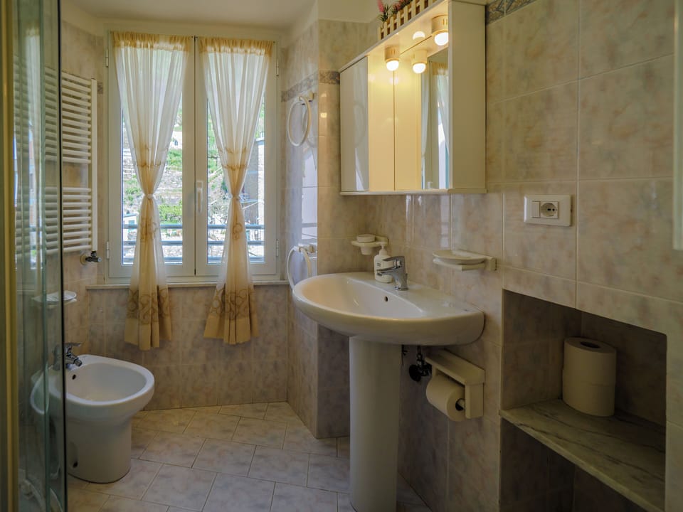 Apartment, 2 Bedrooms, Smoking, Kitchen | Bathroom | Eco-friendly toiletries, hair dryer, towels, soap