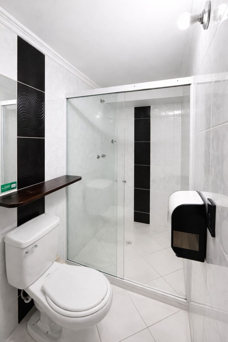 Business Room, Housekeeping | Bathroom | Shower, rainfall showerhead, towels