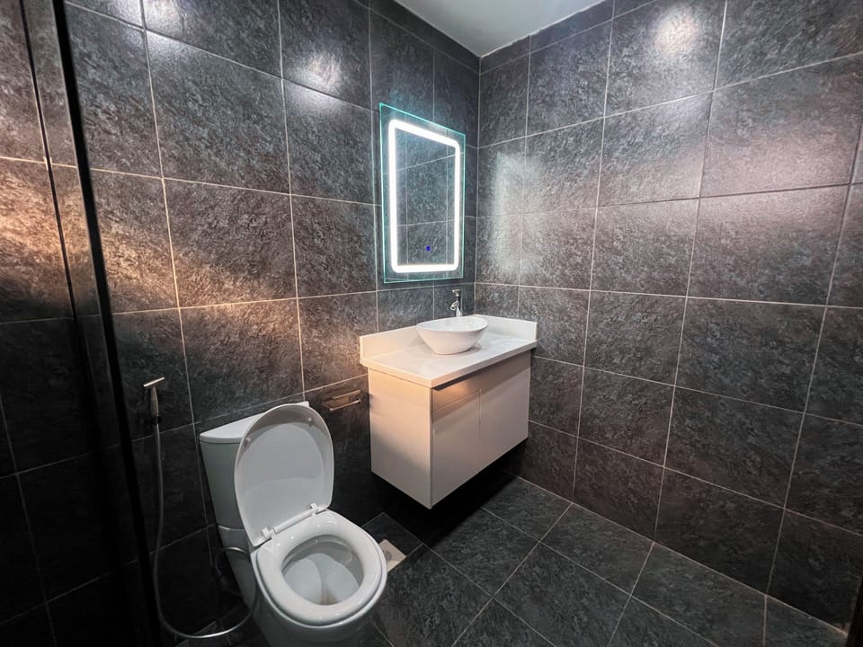 Double Room, Private Bathroom, City View | Desk, laptop workspace, free WiFi