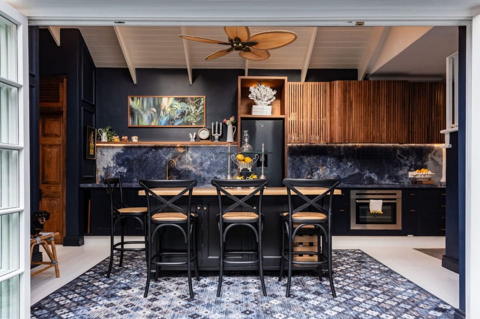 House | 2 bedrooms, desk