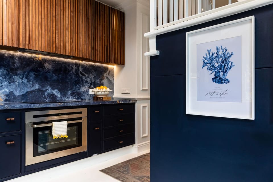 House | 2 bedrooms, desk