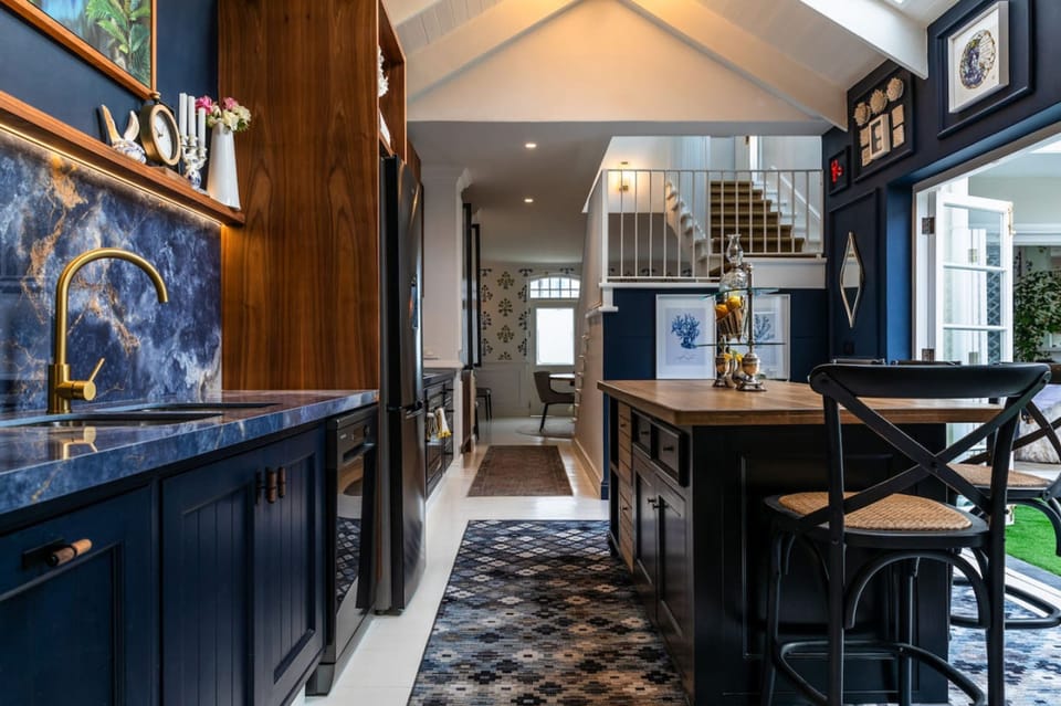 House | 2 bedrooms, desk