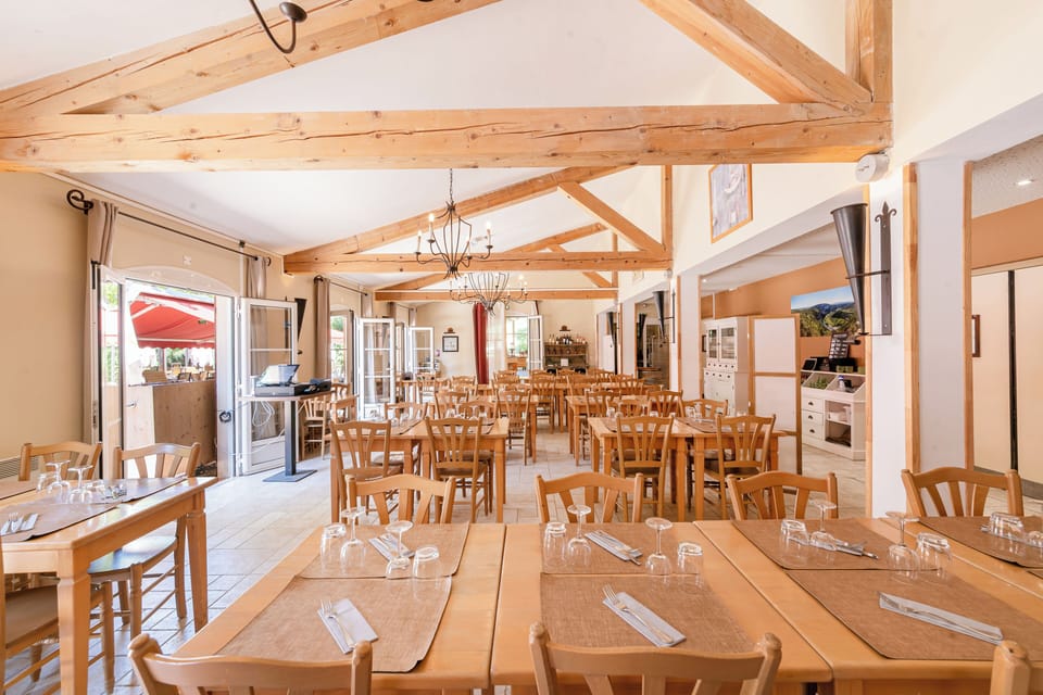 Breakfast, lunch, dinner served; French cuisine 