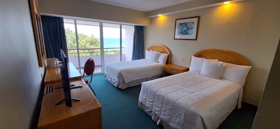 Standard Double Room, Non Smoking, Sea View | Premium bedding, down comforters, in-room safe, desk