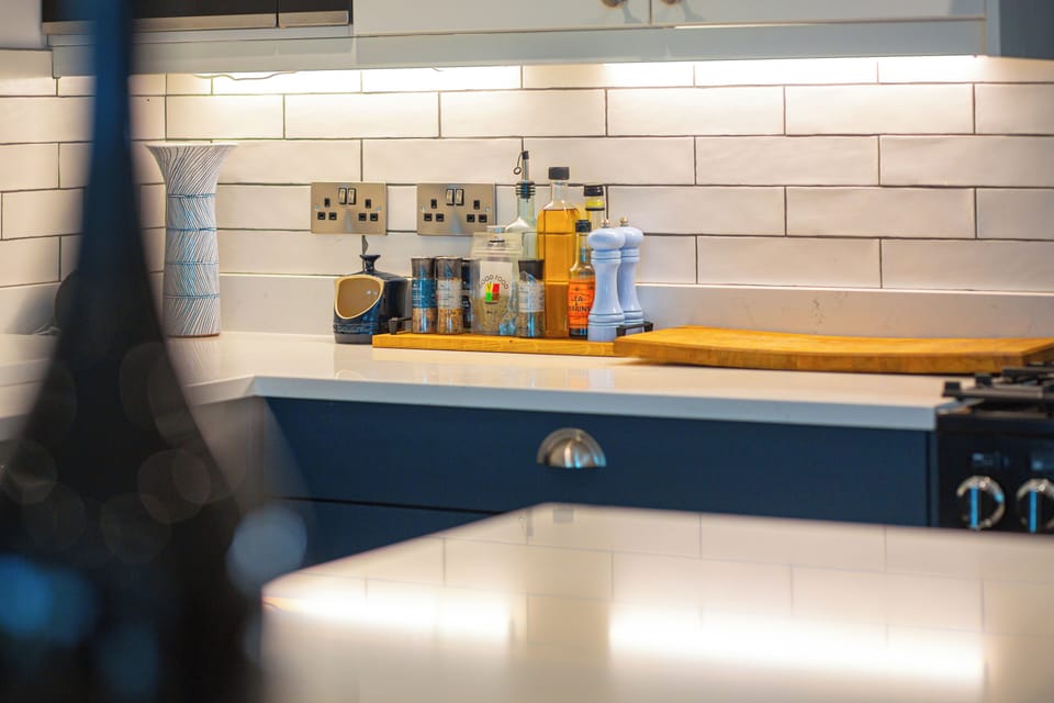 House, Garden View | Private kitchen | Electric kettle, toaster