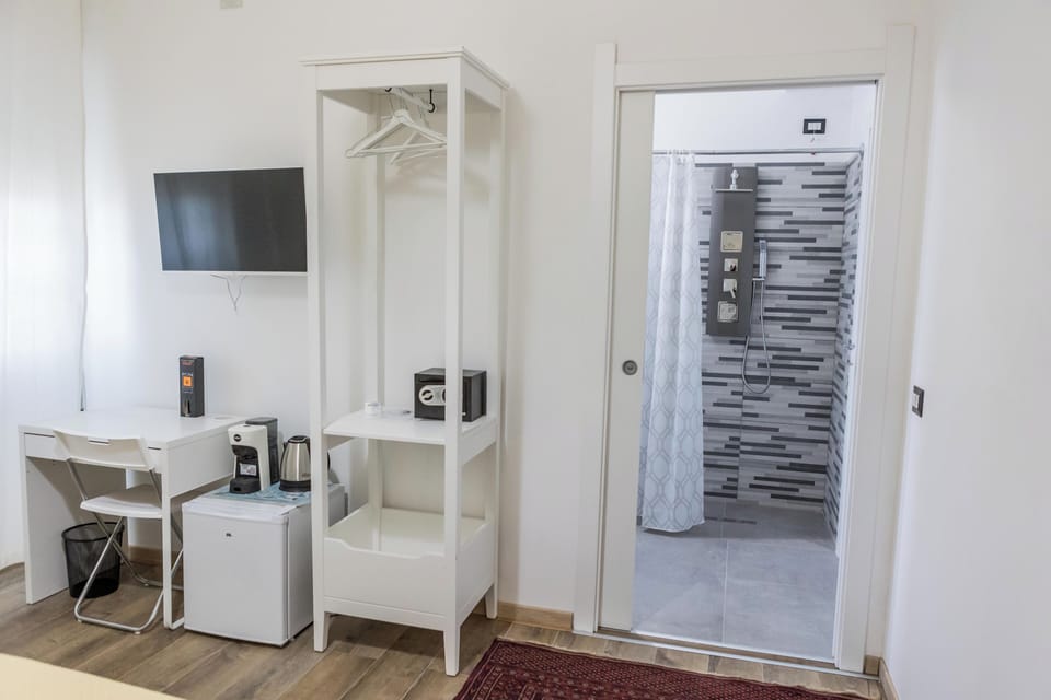 Deluxe Double or Twin Room | In-room safe, blackout drapes, soundproofing, iron/ironing board