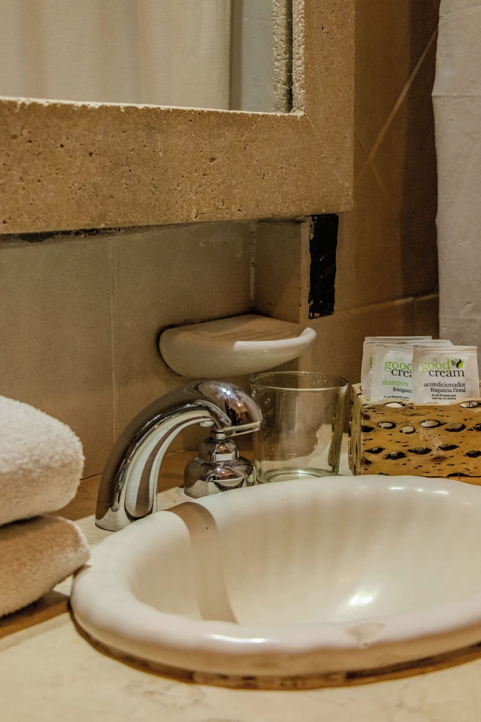 Shower, bidet, towels, soap