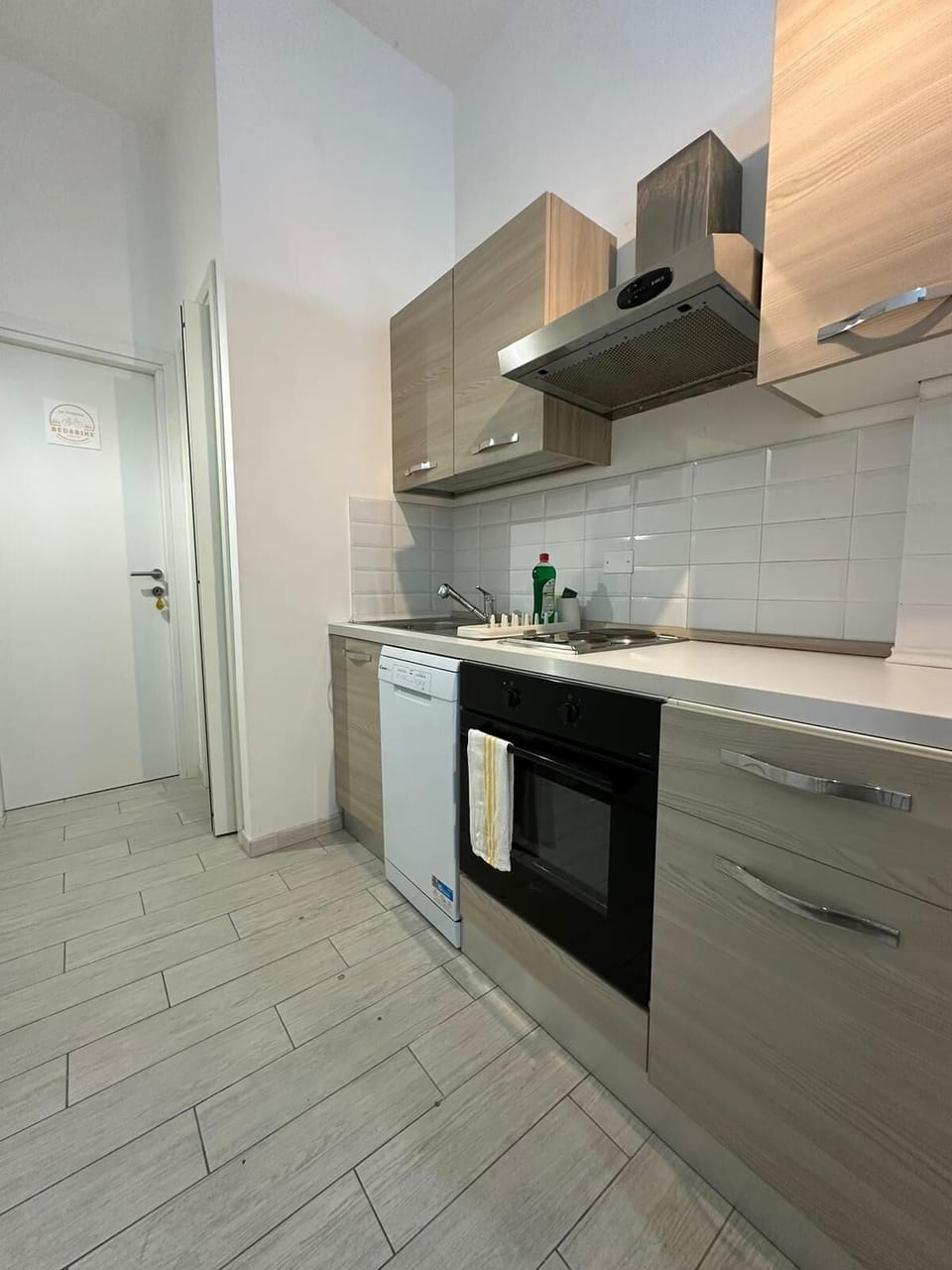 Mini-fridge, microwave, oven, stovetop