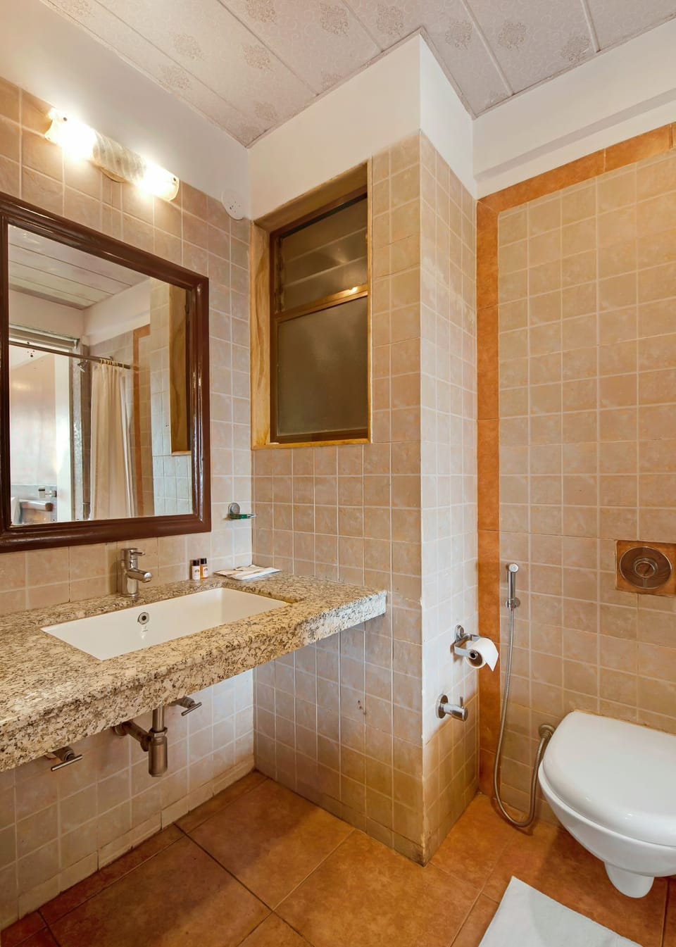 Deluxe Double Room, Pool View | Bathroom | Towels, soap, shampoo, toilet paper