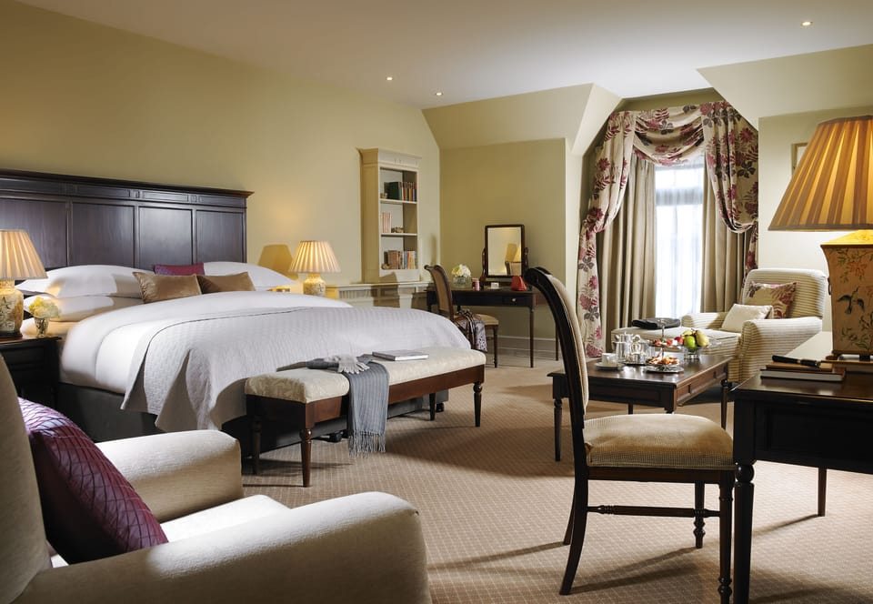 Premium bedding, in-room safe, iron/ironing board, free WiFi