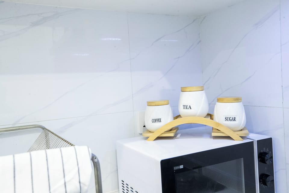 Deluxe Apartment, 1 King Bed, Kitchen, City View | Private kitchen | Coffee/tea maker, electric kettle