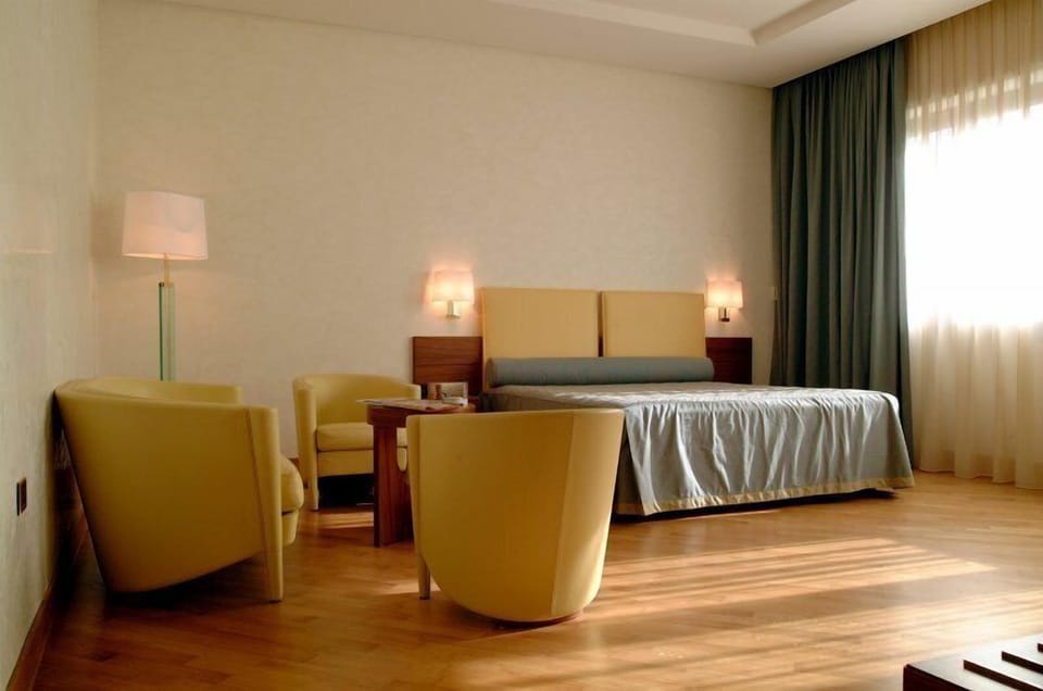 Deluxe Double Room, 1 Queen Bed | Premium bedding, down comforters, Select Comfort beds, minibar