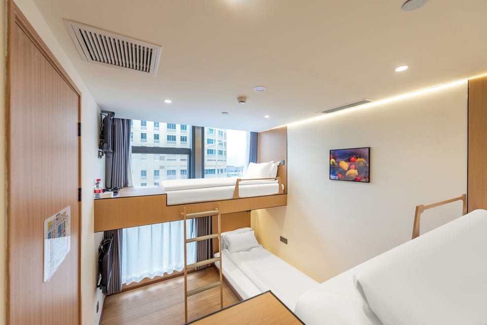 Family Room (Shared bathroom)(No window) | Laptop workspace, free WiFi