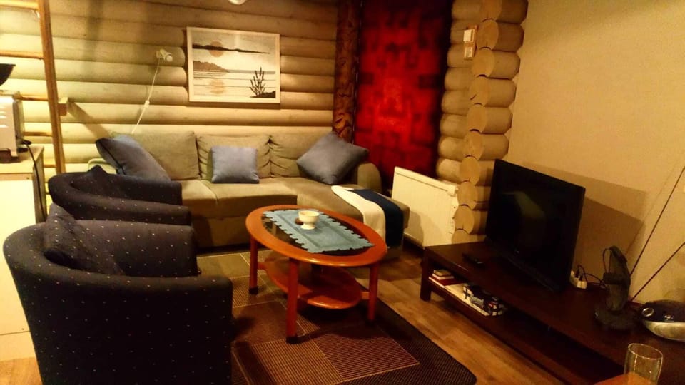 Comfort Chalet, Beach View | Living area | TV