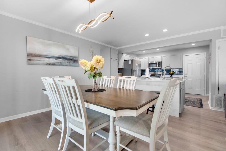 House, Multiple Beds (Breezy on the Bay) | Dining