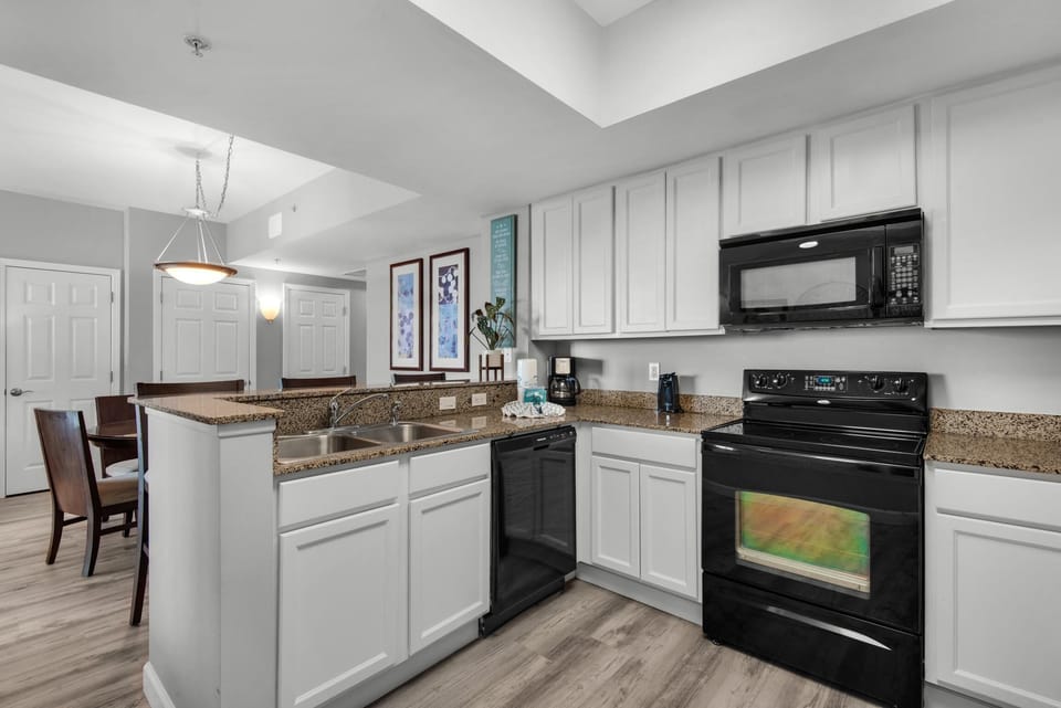 Condo, Multiple Beds (Palms Resort #2715 Full 2 Bedroom) | Private kitchen | Oven, toaster
