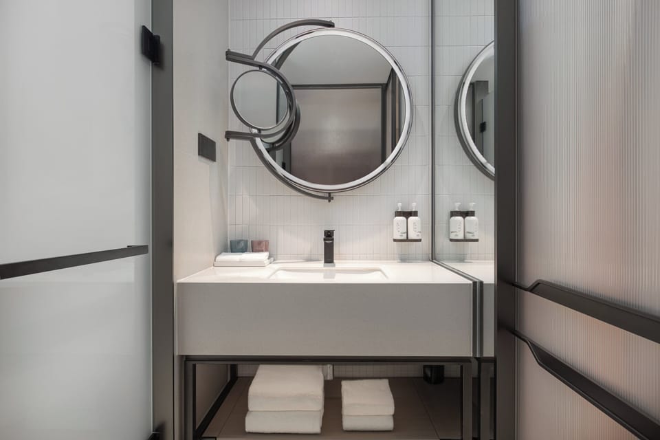Shower, rainfall showerhead, free toiletries, hair dryer