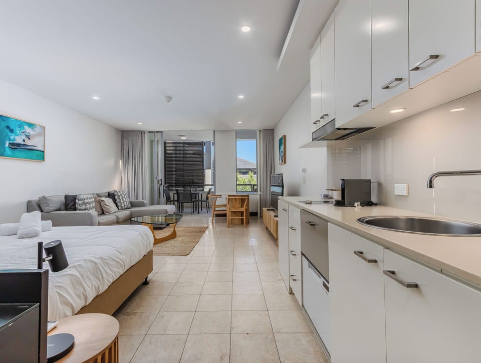 Deluxe Studio | Iron/ironing board, WiFi (free), bed sheets