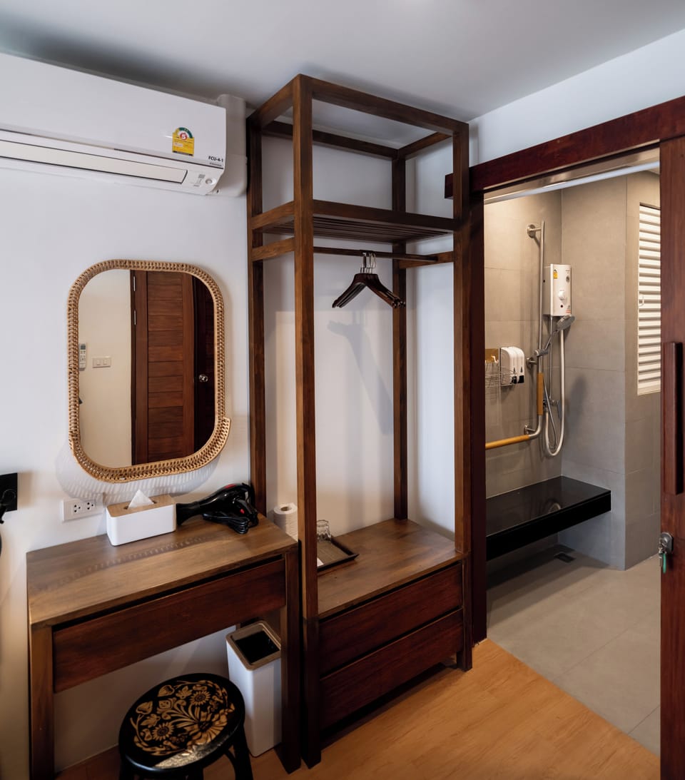 Presidential Apartment, 4 Bedrooms, City View | 4 bedrooms, desk, iron/ironing board, free WiFi