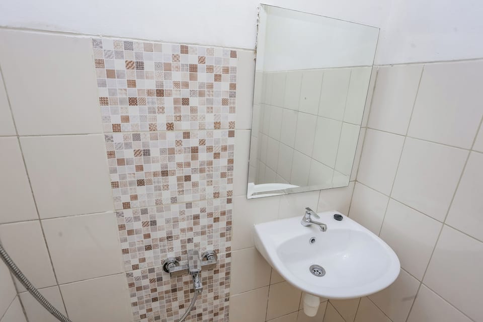 Deluxe Double Room | Bathroom | Shower
