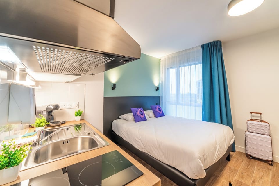 Double Room | Desk, laptop workspace, free WiFi, bed sheets