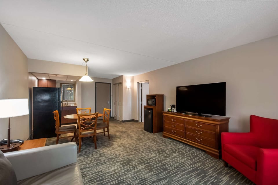 Suite, 1 Bedroom, Non Smoking | Hypo-allergenic bedding, pillowtop beds, desk, blackout drapes