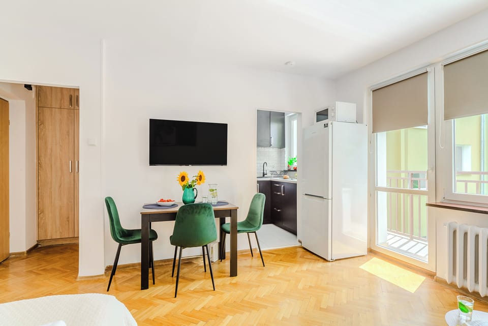 Classic Apartment, Balcony, Courtyard View | 1 bedroom, blackout drapes, iron/ironing board, free WiFi