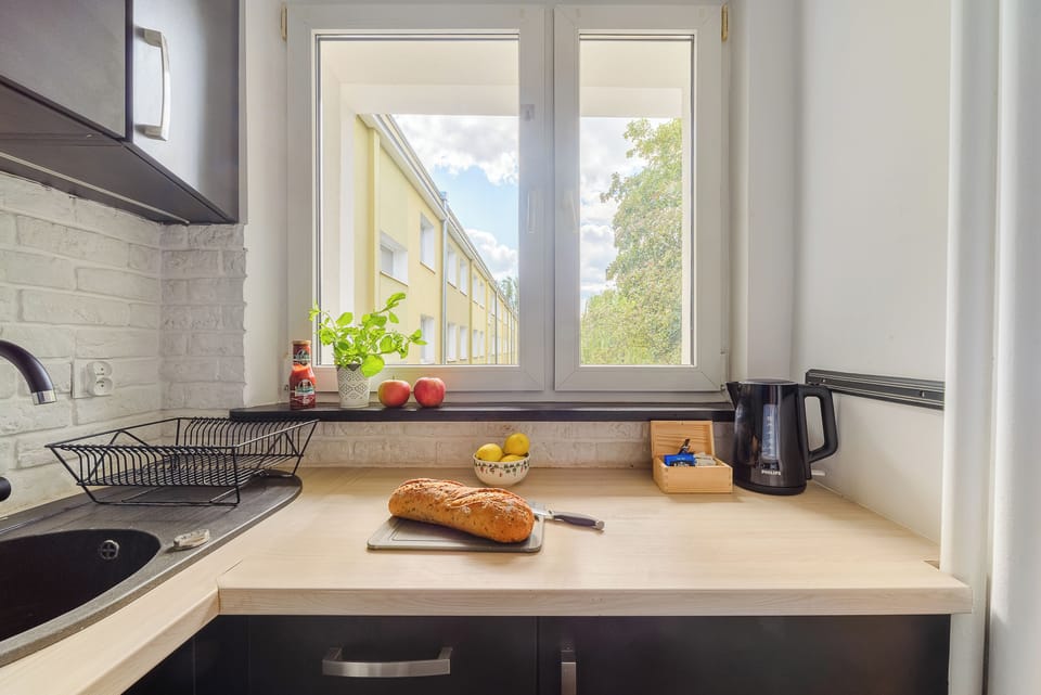 Classic Apartment, Balcony, Courtyard View | Private kitchen | Electric kettle