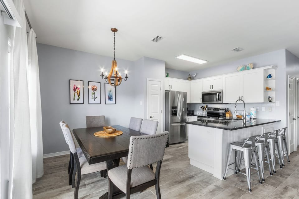 Family Condo, 2 Bedrooms, Non Smoking, Balcony | In-room dining