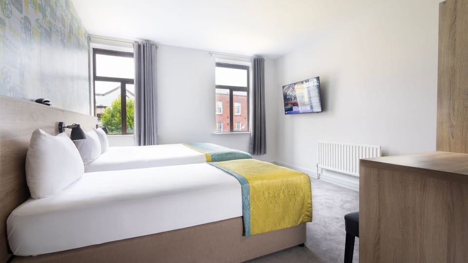 Triple Room | Desk, free WiFi, bed sheets