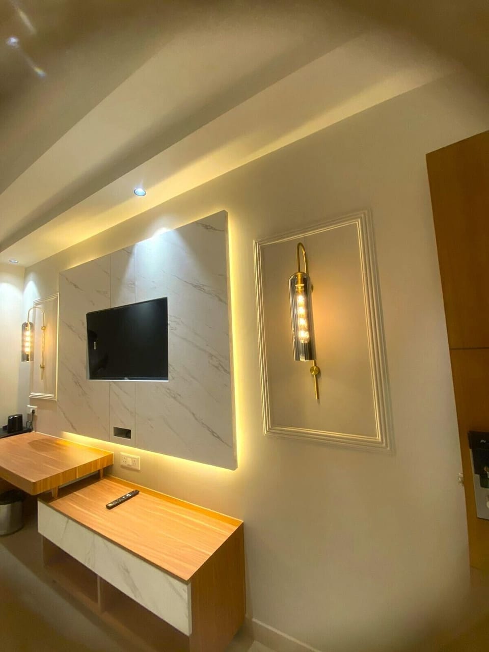 Minibar, desk, free WiFi, bed sheets