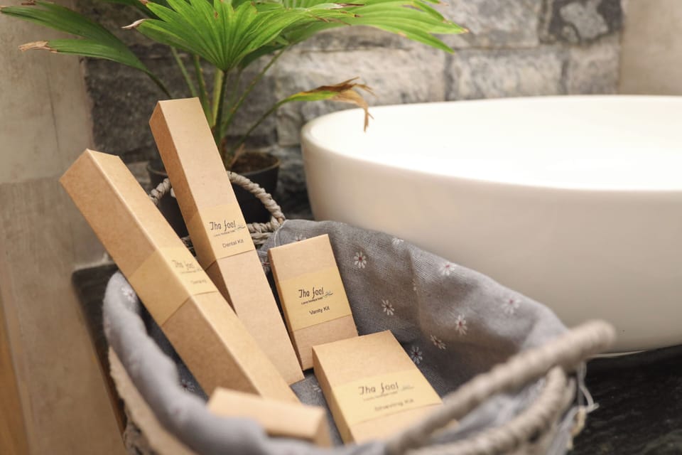 Deluxe Quadruple Room | Bathroom | Shower, free toiletries, hair dryer, bathrobes