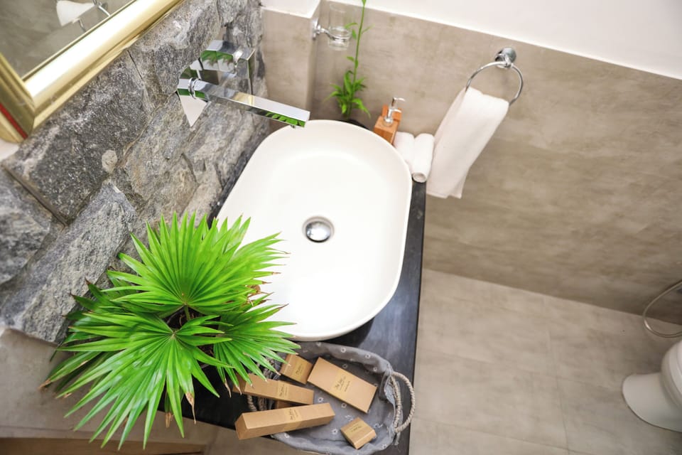 Deluxe Quadruple Room | Bathroom | Shower, free toiletries, hair dryer, bathrobes