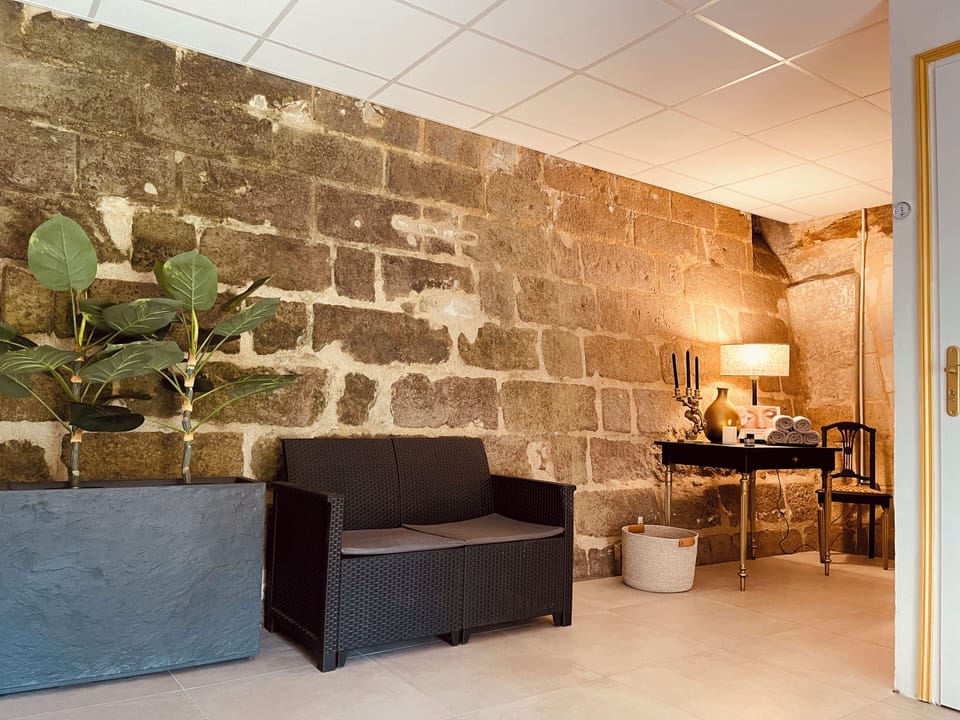 Sauna, hot tub, deep-tissue massages, sports massages, massages