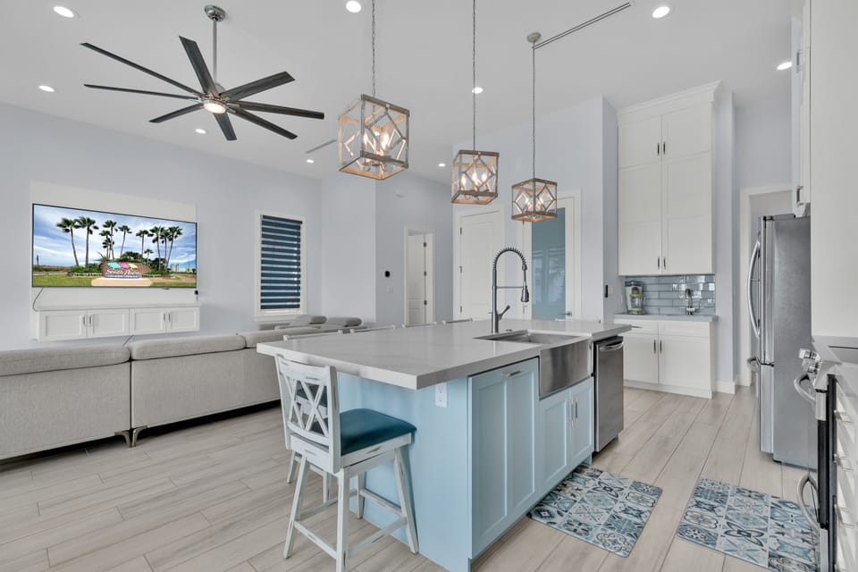 House, 3 Bedrooms | Private kitchen | Coffee/tea maker, fridge, oven, toaster